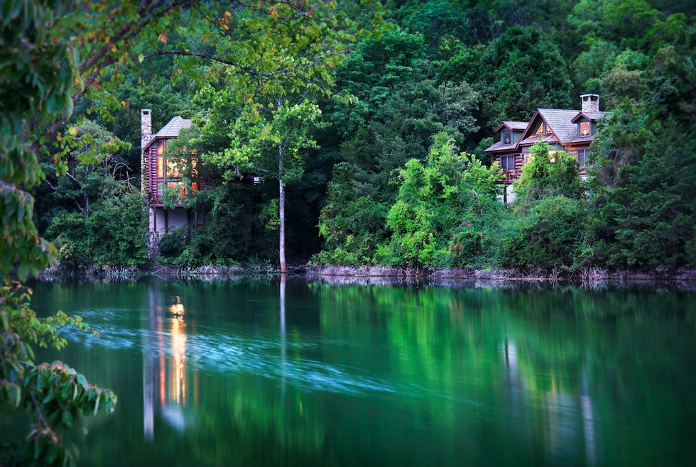 Lakeside%20Cabin%20exterior.jpeg