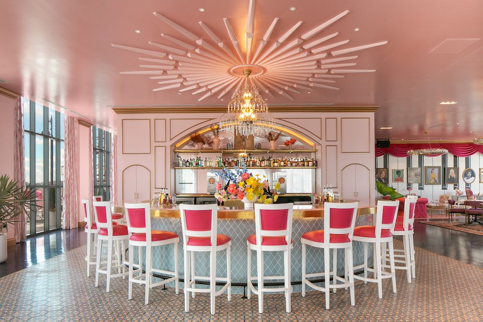 CommercialPhotography_DigitalLove_Nashville_GraduateHotel_WhiteLimousine-54.jpeg