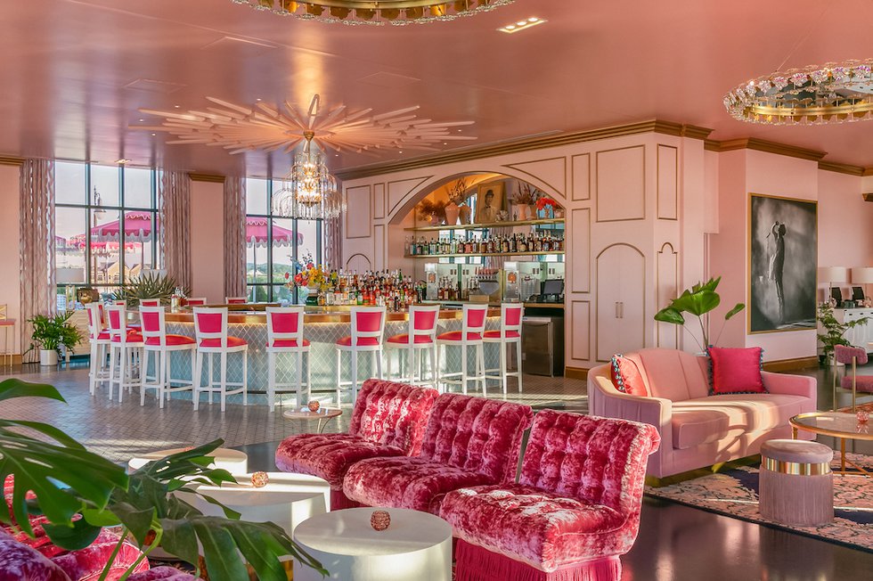 CommercialPhotography_DigitalLove_Nashville_GraduateHotel_WhiteLimousine-60.jpeg