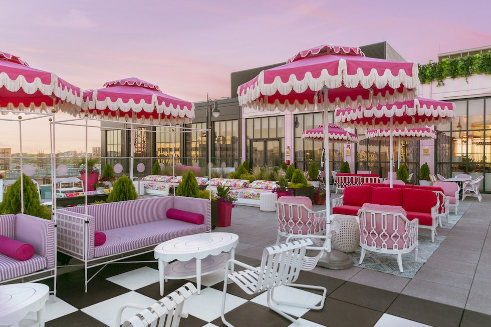 CommercialPhotography_DigitalLove_Nashville_GraduateHotel_WhiteLimousine-57.jpeg