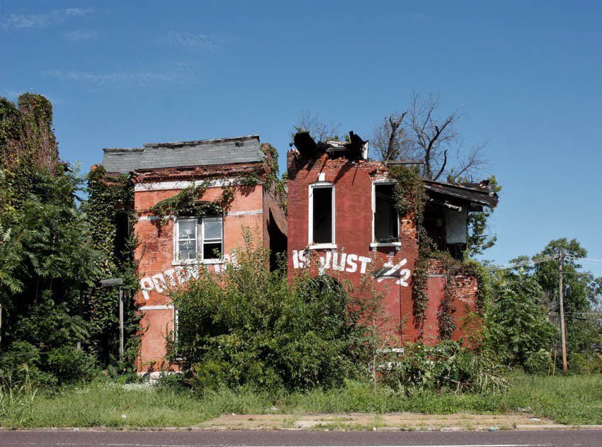 2800%20Block%20of%20St.%20Louis%20Avenue%2C%20September%202019%2C%20Photograph%20by%20Chris%20Naffziger.jpg