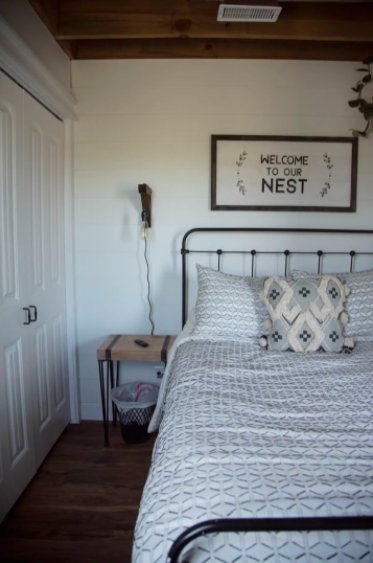 downstairs%20bedroom.png