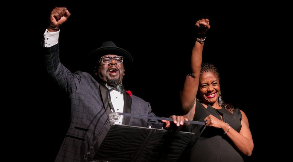 cedric-the-entertainer-and-sist.jpeg