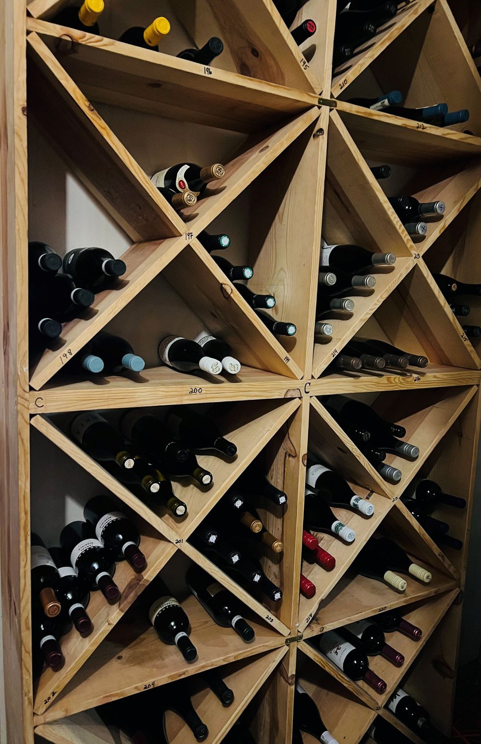 33%20wine%20%289%29_1600_bottles_V.jpg