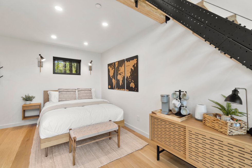 bedroom%2C%20first%20floor2.jpg