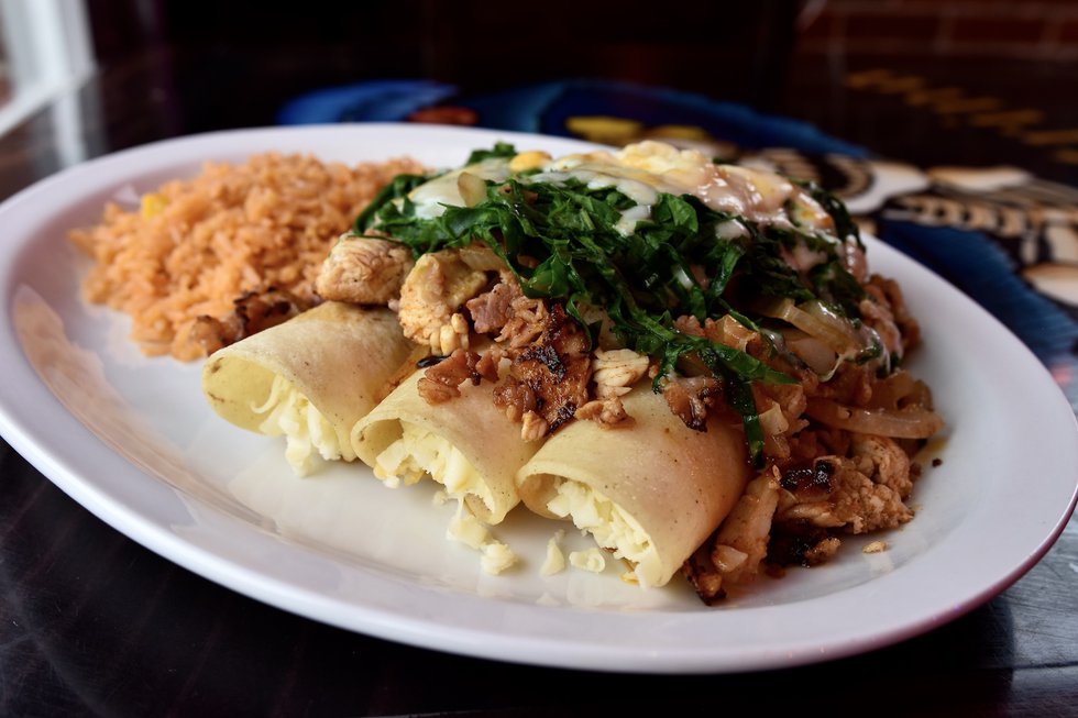 Luis%20Especial%20Enchiladas.JPG