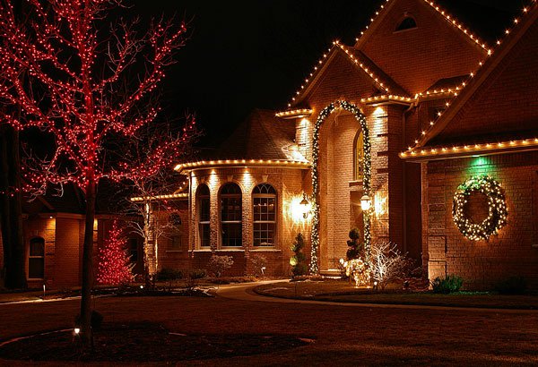 9 St. Louis-based companies to contact to install your outdoor holiday decor