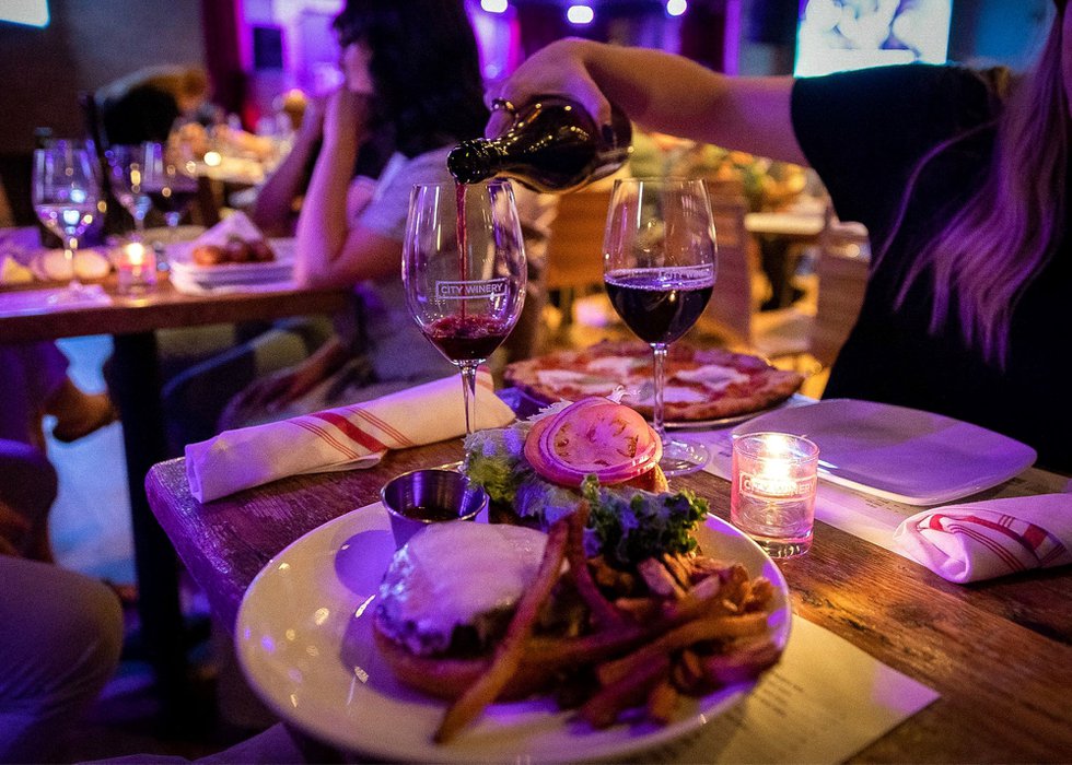Concert%20Dining_2000.jpg