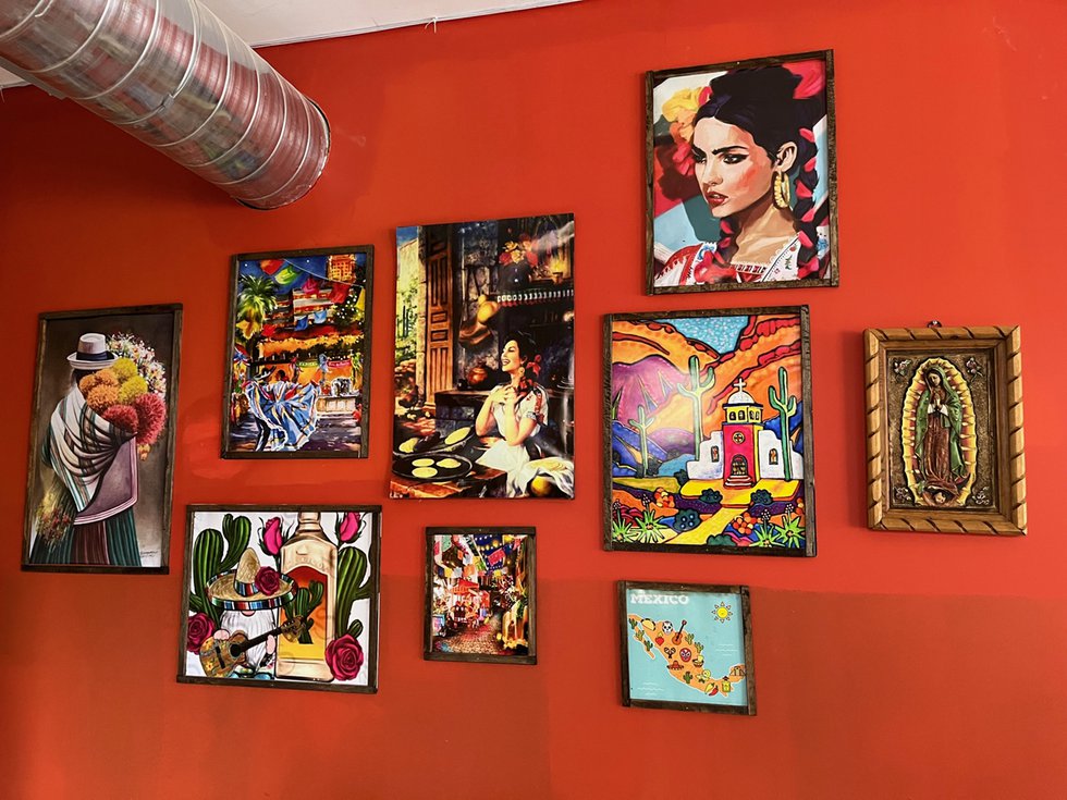int%20wall%20of%20art%20in%20restaurant.jpg