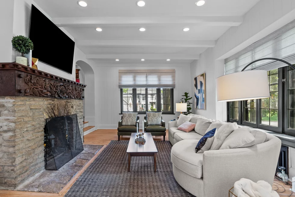 1%20Northcote%20Road%20Brentwood%2063144%20Living%20Room%202.webp