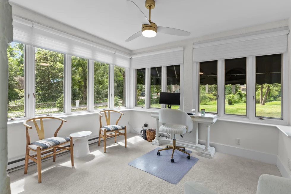 1%20Northcote%20Road%20Brentwood%2063144%20Sun%20Room.webp