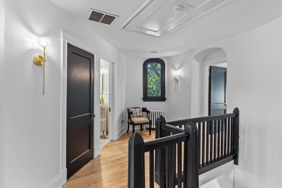 1%20Northcote%20Road%20Brentwood%2063144%202nd%20floor%20landing.webp