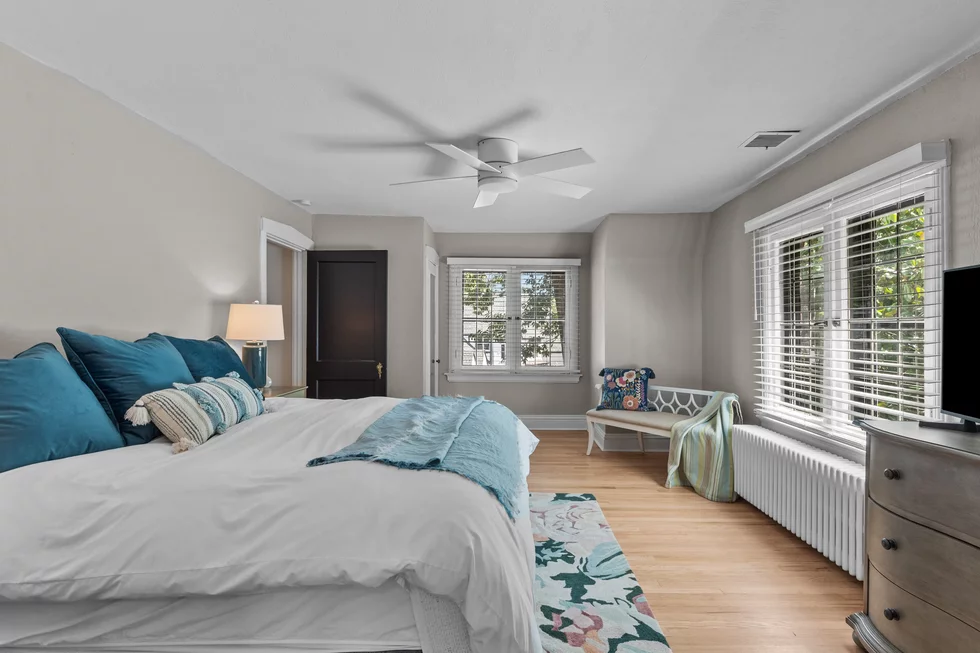1%20Northcote%20Road%20Brentwood%2063144%20master%20bedroom%202.webp
