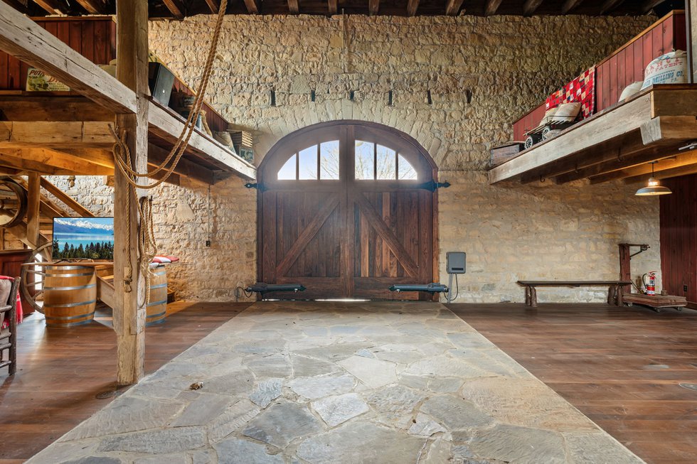 4-web-or-mls-05_Interior%20%282%29.jpg