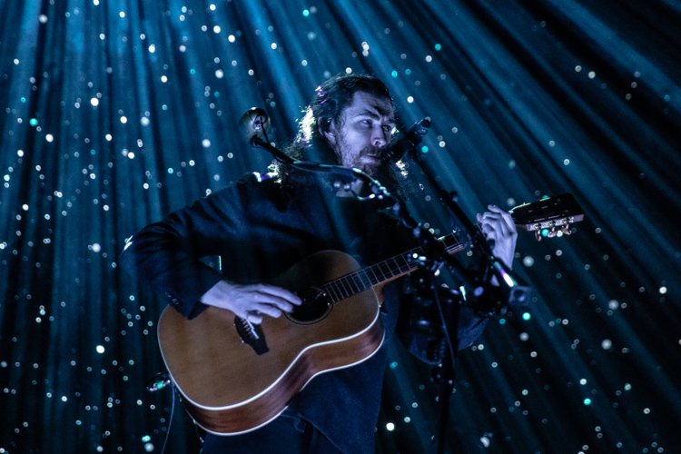 Photos: Hozier’s ‘Unreal Unearth’ tour comes to Maryland Heights