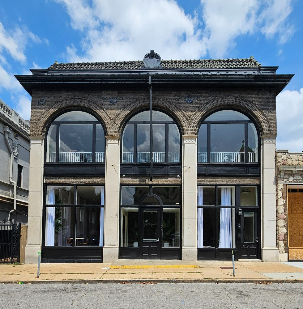 Treasures Bar & Grill now open in the Central West End