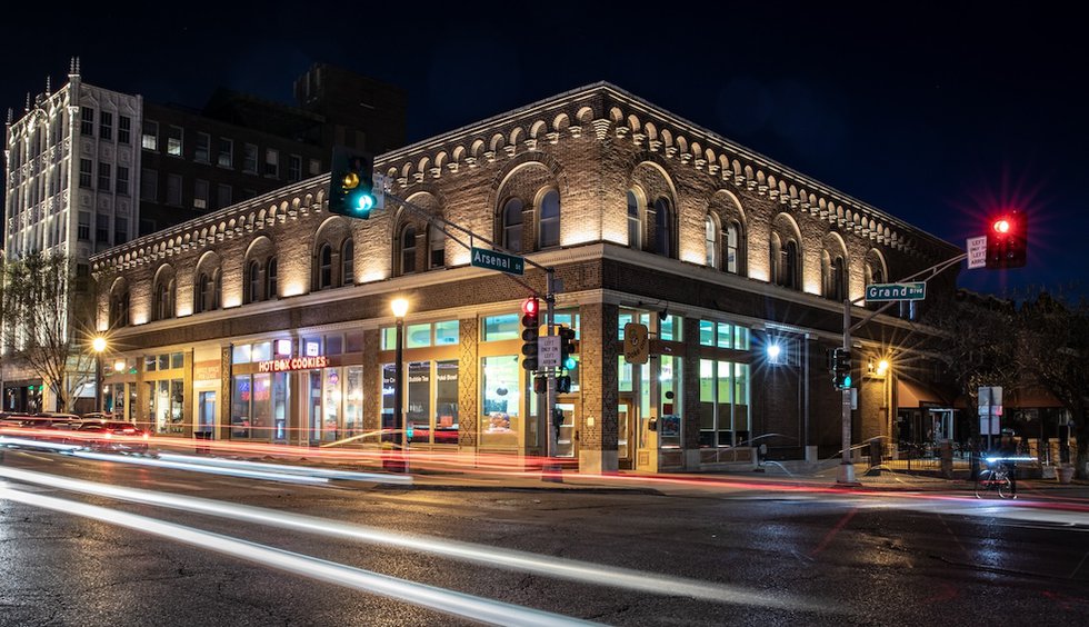 St. Louis retailers enter the holiday shopping season with cautious optimism