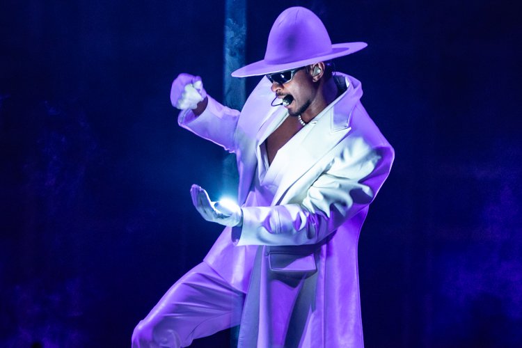 Photos: Usher’s “Past, Present, Future” tours takes over Enterprise Center
